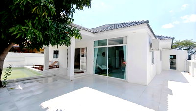บ้านเดี่ยว ชลบุรี : 4 Bedroom Pool Villa for Sale in East Pattaya Pattaya