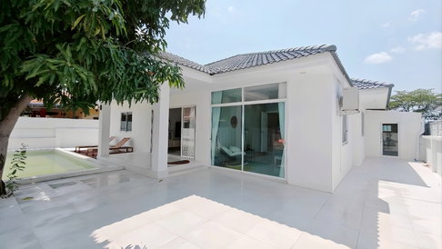 4 Bedroom Pool Villa for Sale in East Pattaya Pattaya
