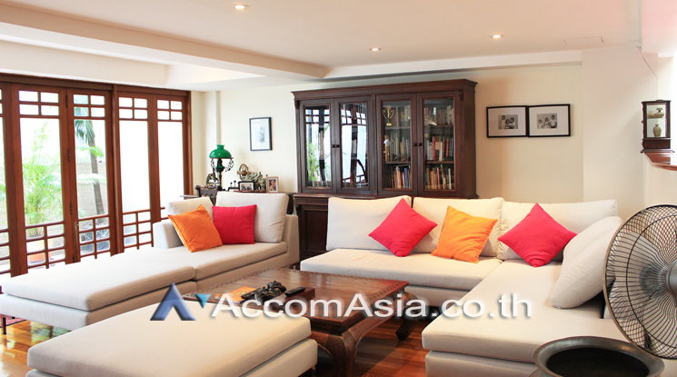 picture 🔼🔽 AccomA 📩  5 BR Townhouse in Khlong Toei Nuea (2514039) - 1/9