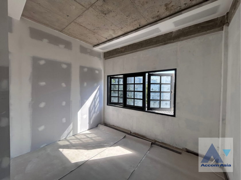 picture 🔼🔽 AccomA 📩 Home Office 5 BR Townhouse in Khlong Tan Nuea (AA45071) - 15/20