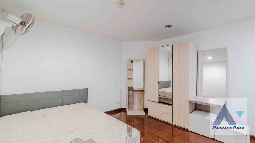 รูป 🔼🔽 AccomA 📩 Bright condominium with curved windows and open-plan living in Sukhumvit (24409) - รูปที่ 19/20