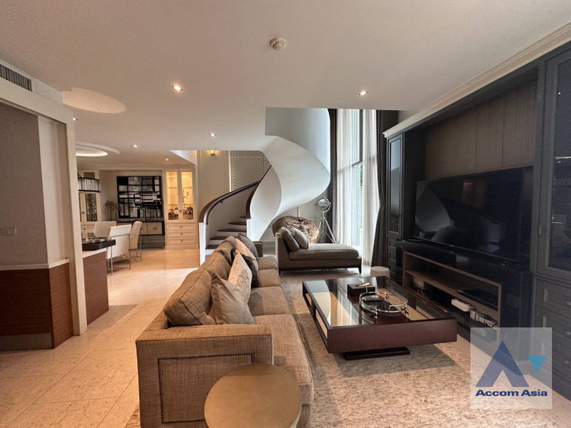 บ้านเดี่ยวให้เช่า : 🔼🔽 AccomA 📩 Triplex,Private Swimming Pool 3 BR House @Baan Lux Sathon (AA44892)