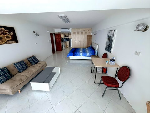 Big Studio For Sale in Pattaya at Metro Jomtien Condotel