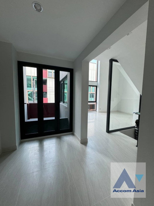 รูป 🔼🔽 AccomA 📩 Pet friendly,Home Office 3 BR House @Baan Klang Muang CLASSE Sukhumvit 77 (AA38596) - รูปที่ 12/20