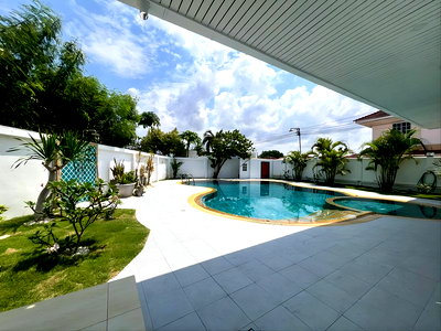 บ้านเดี่ยว ชลบุรี : 4 Bedroom Pool Villa for Sale in Chaiyapruek Pattaya