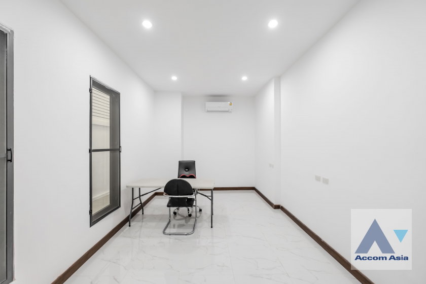 picture 🔼🔽 AccomA 📩  Minimal Modern Home in Black & White Tone (AA35535) - 8/20