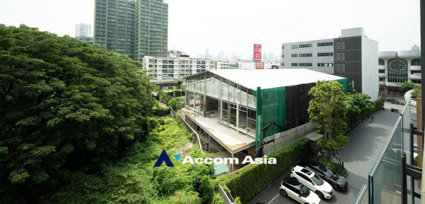 รูป 🔼🔽 AccomA 📩 Chic condominium with warm finishes and skyline view (AA33301) - รูปที่ 18/18