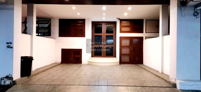 ทาวน์โฮมให้เช่า : เช่าทาวน์เฮ้าส์/ทาวน์โฮม  โลตัส พอยท์ เอกมัย BTS-เอกมัย คลองตันเหนือ เขต วัฒนา กรุงเทพ CX-150467 ✅ ทักไลน์ @connexproperty ตอบทันที ทีมงานมืออาชีพ ✅