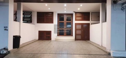 เช่าทาวน์เฮ้าส์/ทาวน์โฮม โลตัส พอยท์ เอกมัย BTS-เอกมัย คลองตันเหนือ เขต วัฒนา กรุงเทพ CX-150467 ✅ ทักไลน์ @connexproperty ตอบทันที ทีมงานมืออาชีพ ✅