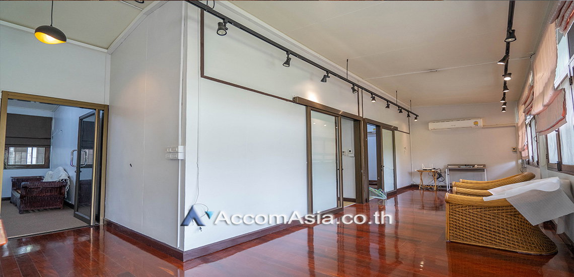 picture 🔼🔽 AccomA 📩 Home Office 3 BR House in Khlong Tan Nuea (AA21780) - 4/18