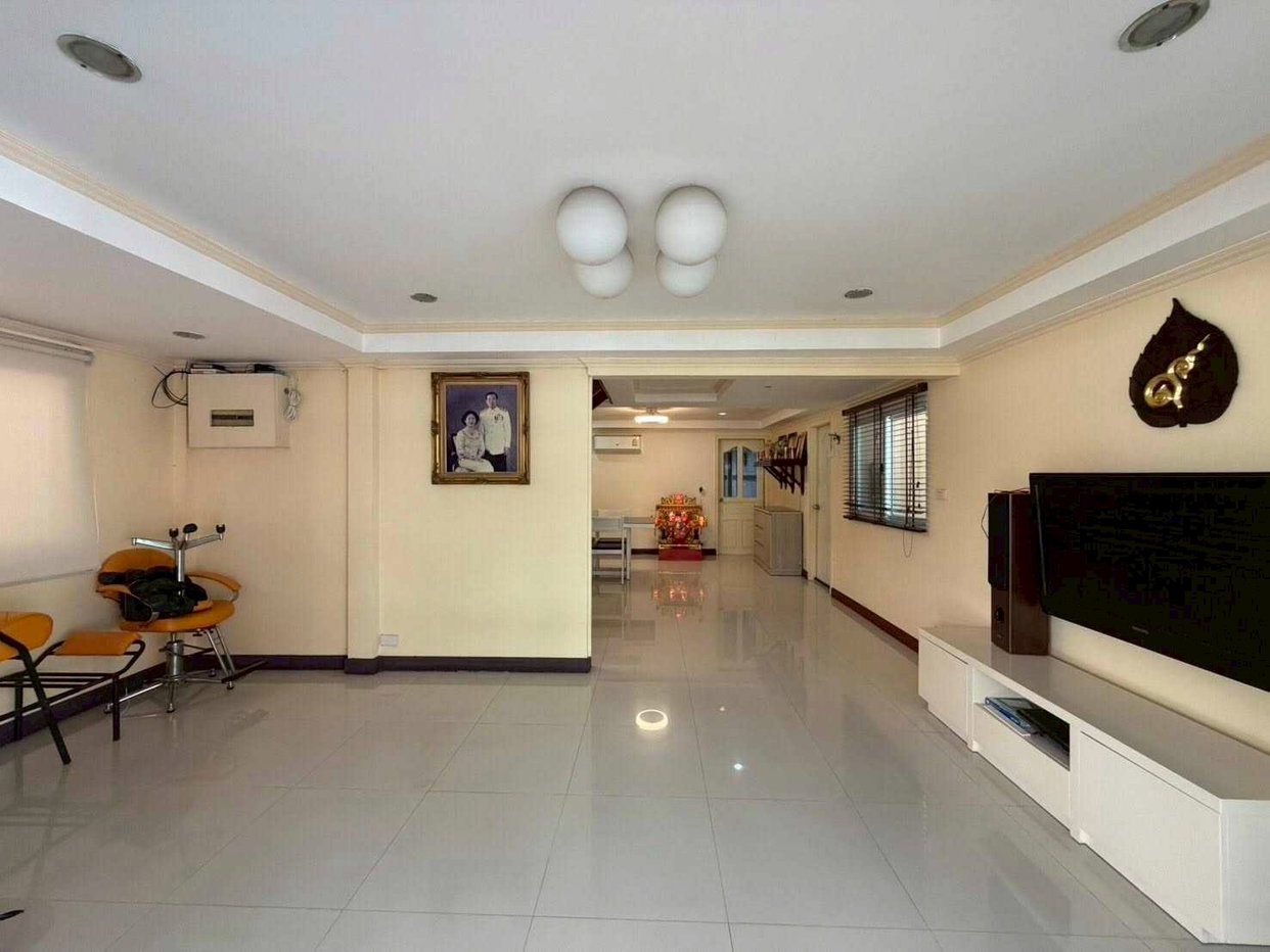 รูป Spacious House for Sale Phra Khanong | Family Home Best Value | Near BTS Phra Khanong | 19,500,000 THB | บ้านกว้างขาย พระโขนง เหมาะครอบครัว คุ้มค่า ใกล้ BTS พระโขนง 19,500,000 บาท – LTHC14794 - รูปที่ 1/4
