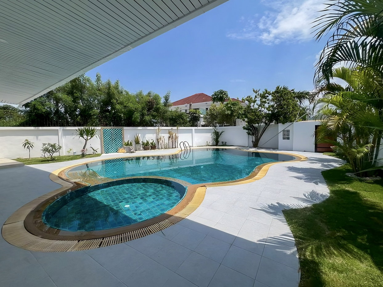รูป 4 Bedroom Pool Villa for Sale in Chaiyapruek Pattaya - รูปที่ 2/16