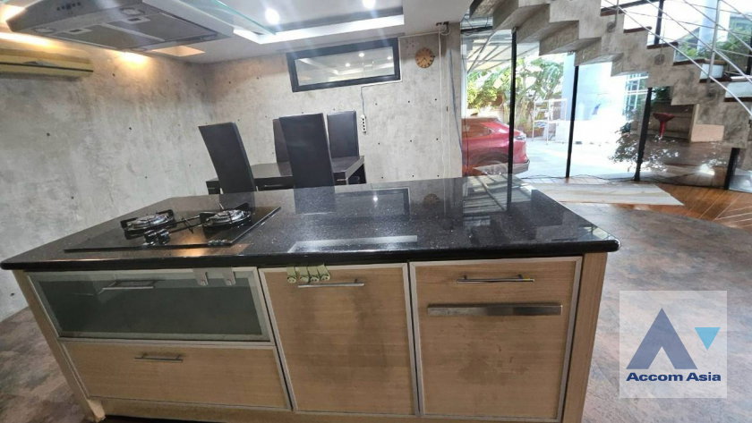 รูป 🔼🔽 AccomA 📩 Loft-Style House for Rent in Ploenchit, Bangkok - Near BTS Ploenchit (AA43397) - รูปที่ 6/19