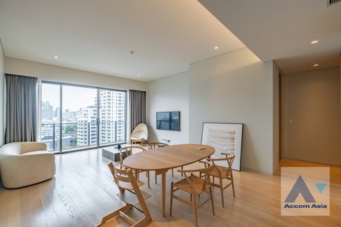 🔼🔽 AccomA 📩 Modern Condominium with City View Balcony