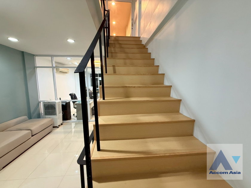 รูป 🔼🔽 AccomA 📩 Newly renovated Homeoffice 3.5 story - Next to Sirinrat & Monarom Building - รูปที่ 15/20