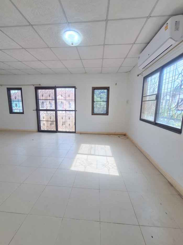 รูป ให้เช่าทาวน์เฮ้าส์ 2 ชั้น 30 ตรว.(หลังมุม) ม.เคซี 5 คลองสามวา มี 4 ห้องนอน 2 ห้องน้ำ จอดรถได้ 4 คัน ซ.พระยาสุเรนทร์ 40 - รูปที่ 12/16