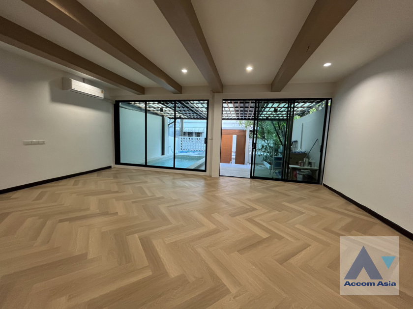 รูป 🔼🔽 AccomA 📩 Private Swimming Pool 5 BR House in Khwaeng Sam Sen Nai (AA38267) - รูปที่ 3/19