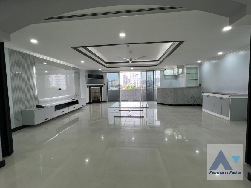 รูป 🔼🔽 AccomA 📩 Modern condo in Sukhumvit with warm tones and airy layout (AA17280) - รูปที่ 4/20