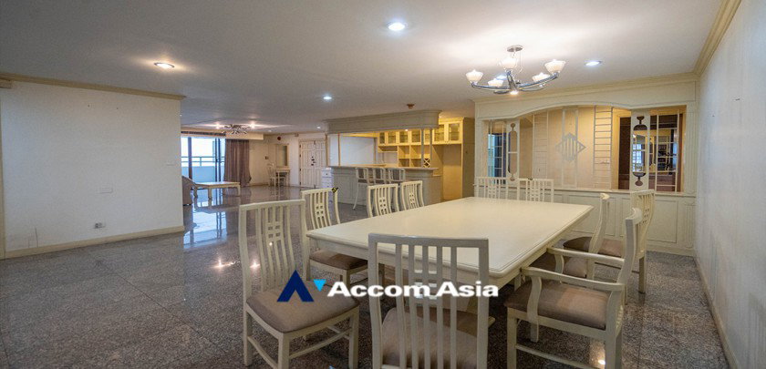 รูป 🔼🔽 AccomA 📩 Warm-tone condominium with built-in closets and open view balcony (28612) - รูปที่ 2/15