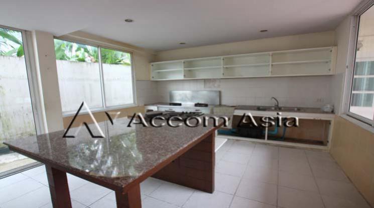 picture 🔼🔽 AccomA 📩  Spacious City Home with Pool and Multipurpose Rooms  (1917251) - 4/9