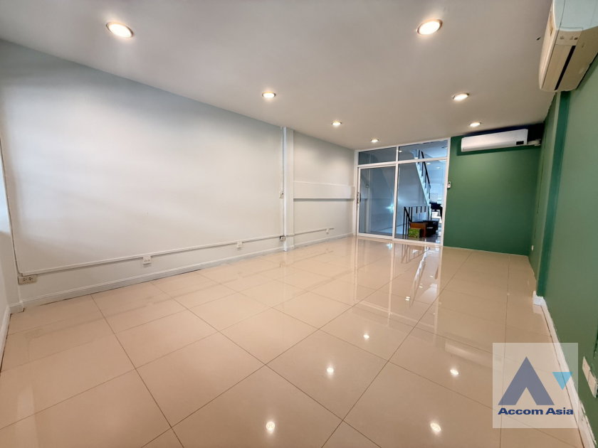 รูป 🔼🔽 AccomA 📩 Newly renovated Homeoffice 3.5 story - Next to Sirinrat & Monarom Building - รูปที่ 18/20