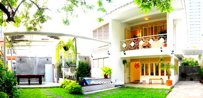 Houses for rent BTS Thong Lo (Thong Lor) : 🔼🔽 AccomA 📩 Pet friendly 4 BR House in Phra Khanong (AA33733)