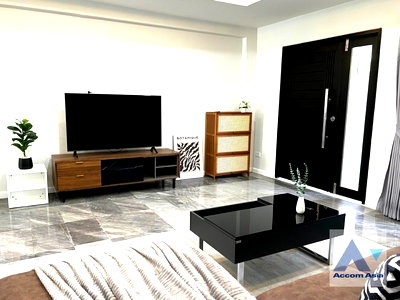 Houses for rent Soi Ekamai (Sukhumvit 63) : 🔼🔽 AccomA 📩 Pet friendly,Home Office 5 BR House in Phra Khanong Nuea (AA35823)