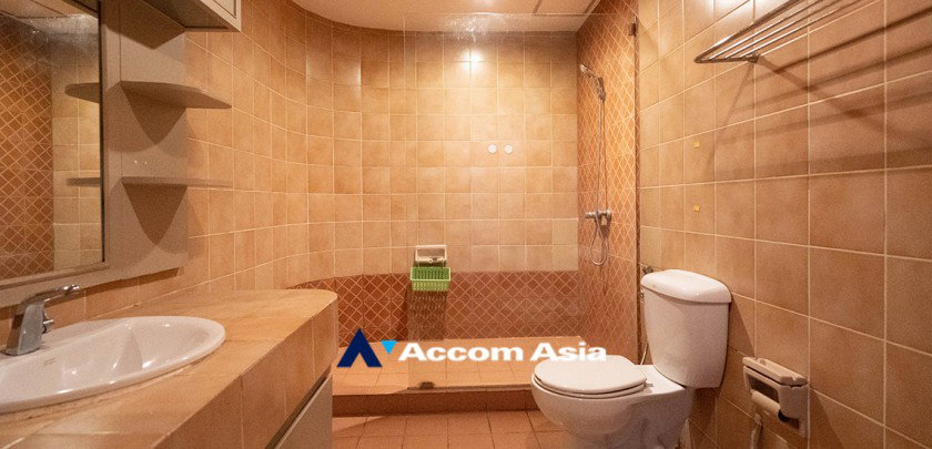รูป 🔼🔽 AccomA 📩 Warm-tone condominium with built-in closets and open view balcony (28612) - รูปที่ 13/15