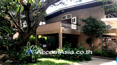 Houses for rent Soi Thonglor (Sukhumvit 55) : 🔼🔽 AccomA 📩  5 BR House in Khlong Tan Nuea (AA23830)
