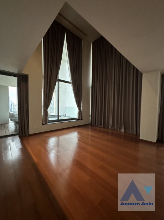 รูป 🔼🔽 AccomA 📩 Luxury spacious duplex condominium with high double ceiling and floor-to-ceiling windows ( AA36469 ) - รูปที่ 11/20