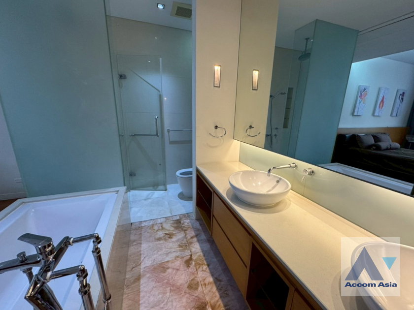 รูป 🔼🔽 AccomA 📩 Elegant condo with warm tones and built-in features (1512069) - รูปที่ 17/20