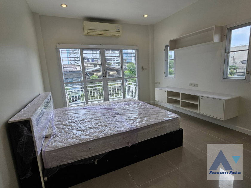 รูป 🔼🔽 AccomA 📩  3 BR House in Khlong Toei (AA28339) - รูปที่ 10/19