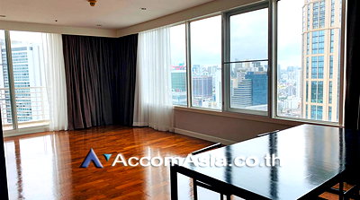 คอนโดให้เช่า : 🔼🔽 AccomA 📩 Bright city condo with wide windows and skyline view (1512787)