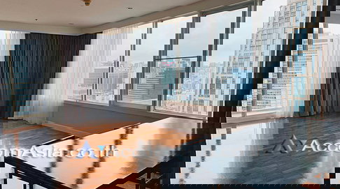 🔼🔽 AccomA 📩 Bright city condo with wide windows and skyline view (1512787)