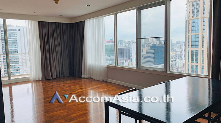 รูป 🔼🔽 AccomA 📩 Bright city condo with wide windows and skyline view (1512787) - รูปที่ 1/10