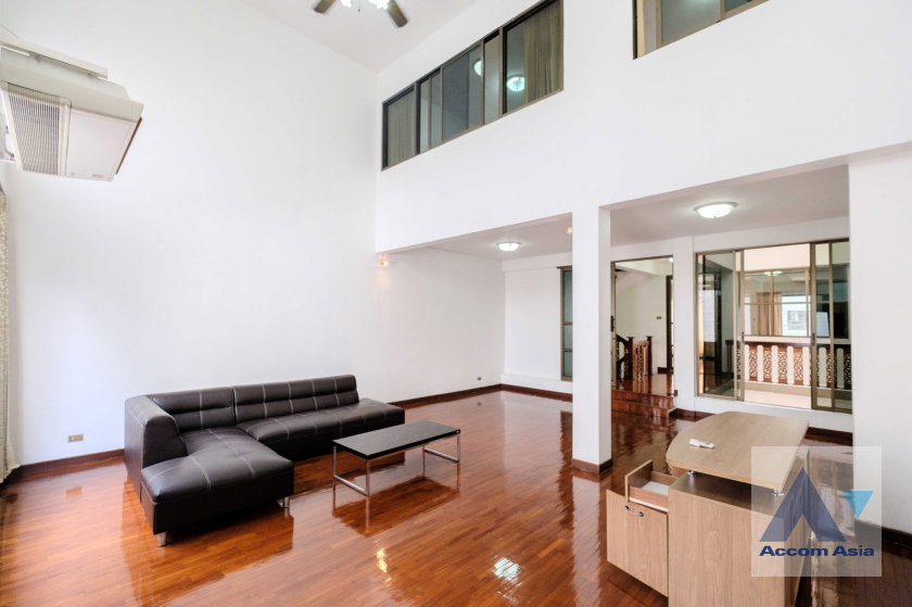รูป 🔼🔽 AccomA 📩  4 BR Townhouse @Yenakart Residence (120058) - รูปที่ 1/20