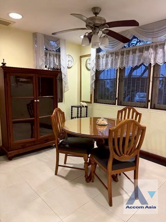 รูป 🔼🔽 AccomA 📩 Private Swimming Pool 2 BR House in Khwaeng Sam Sen Nai (AA42941) - รูปที่ 11/20