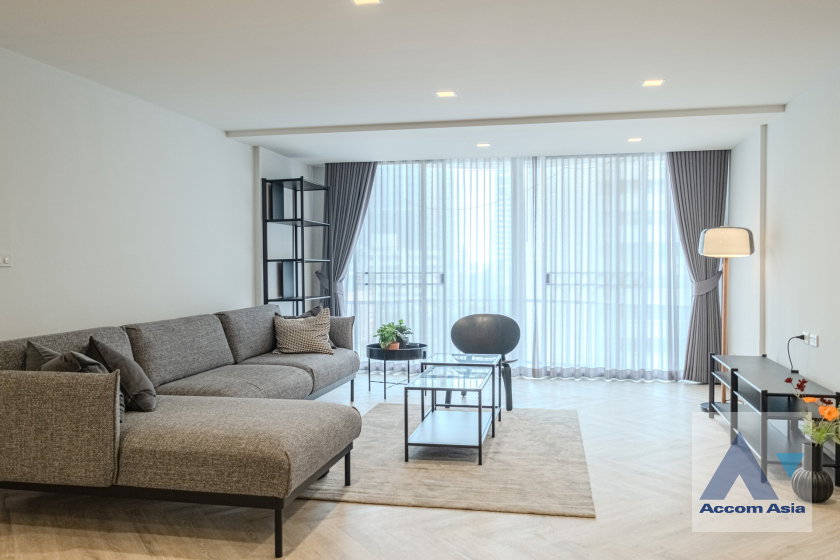 รูป 🔼🔽 AccomA 📩 Gorgeous white-tone condo with classic charm and full built-ins (24253) - รูปที่ 2/18