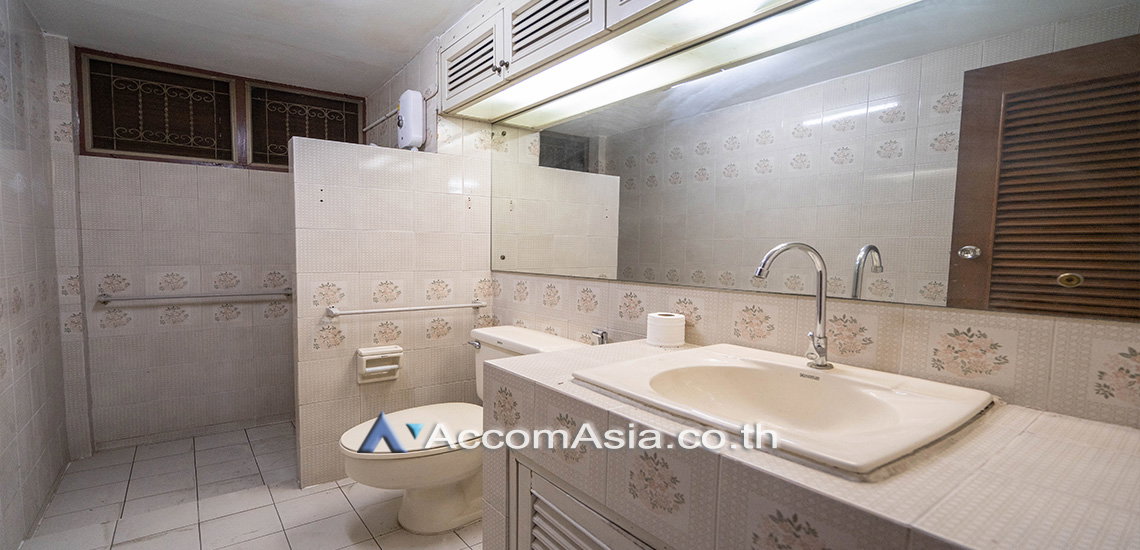 รูป 🔼🔽 AccomA 📩 Home Office 3 BR House in Khlong Toei Nuea (AA24422) - รูปที่ 17/18