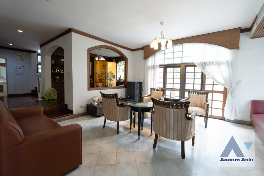 picture 🔼🔽 AccomA 📩 Classic House in Serene Garden with Spacious Layout (AA36987) - 8/20