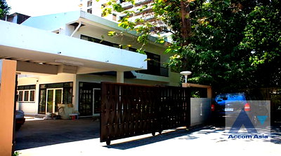 เช่าบ้านเดี่ยว วัน แบงค็อก   : 🔼🔽 AccomA 📩 Pet friendly 4 BR House @ (1812697)