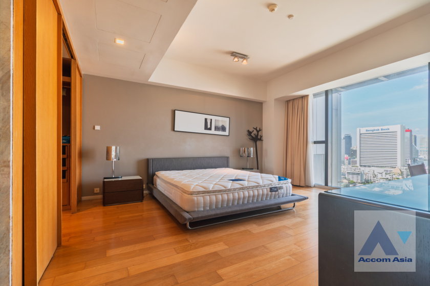 รูป 🔼🔽 AccomA 📩 Modern condo with glass walls and wooden built-ins (1518394) - รูปที่ 12/20