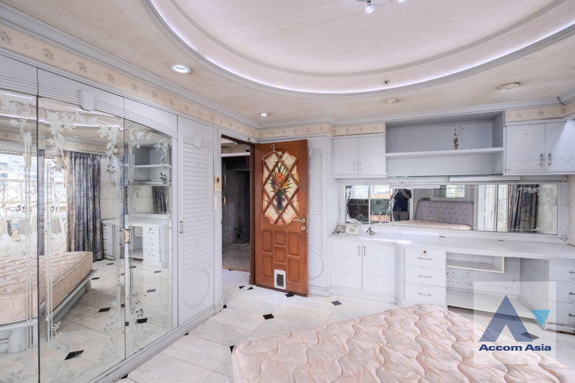 picture 🔼🔽 AccomA 📩 Grand condo with chandelier dining and luxury marble finish (AA40769) - 15/20