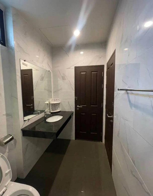 picture For rent Single house 2.5 stories 4 bed 4 bath at Chimplee6/1 - 4/15