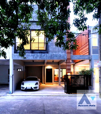เช่าบ้านเดี่ยว วัน แบงค็อก   : 🔼🔽 AccomA 📩  3 BR House in Khlong Tan Nuea (AA27387)