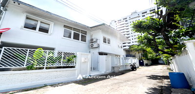 Houses for rent One Bangkok : 🔼🔽 AccomA 📩 Pet friendly 5 BR House in  Lumphini (AA30969)