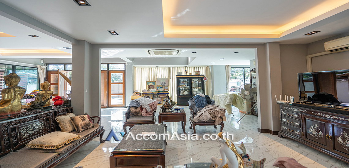 picture 🔼🔽 AccomA 📩  Elegant Modern-European Home with Entertaining Space  (1720910) - 5/17