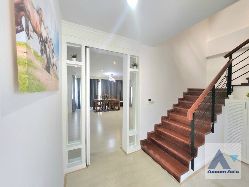 รูป 🔼🔽 AccomA 📩 Pet friendly,Partly Furnished,Huge Terrace 4 BR House @The Noble Ekkamai 22 (AA44829) - รูปที่ 7/9