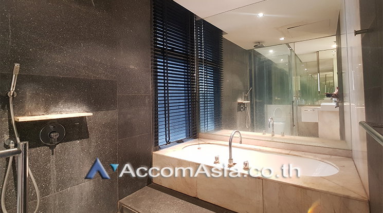 รูป 🔼🔽 AccomA 📩 Fully furnished condo with warm interior at The Met Sathorn (AA24527) - รูปที่ 10/14