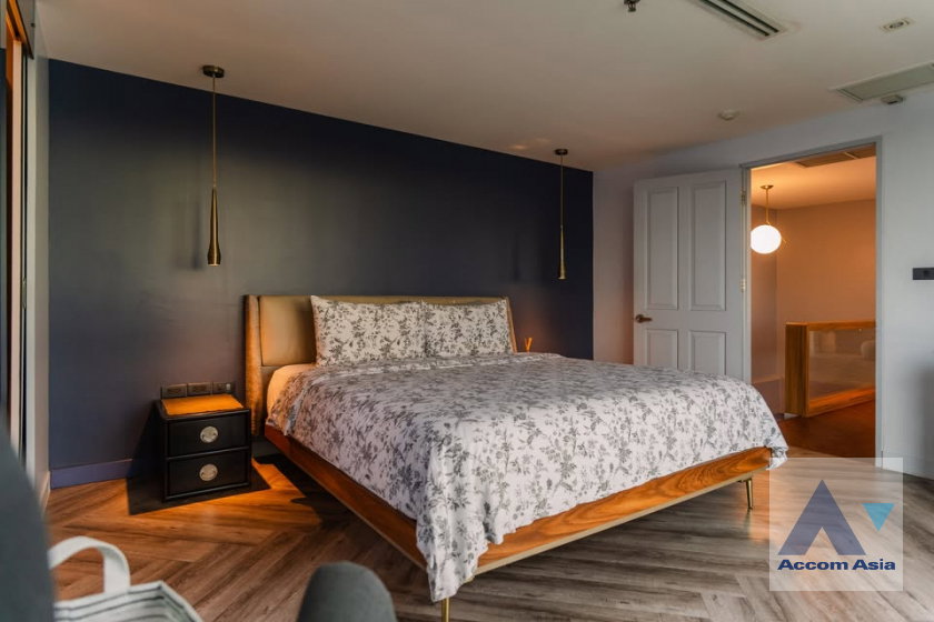 picture 🔼🔽 AccomA 📩 Stylish condominium with wood stairs and city charm (AA37442) - 18/20